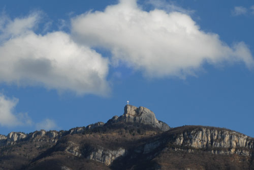 La croix du Nivolet vu de Chambéry le Haut